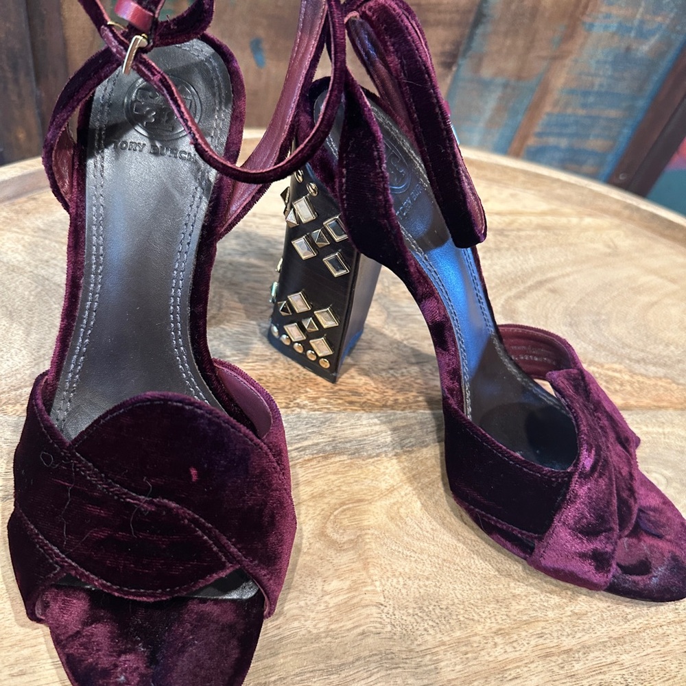 Tory Burch Rich Maroon Velvet Gold Studded Block Heels. Luxurious. U.S. 7.5 - Picture 4 of 16
